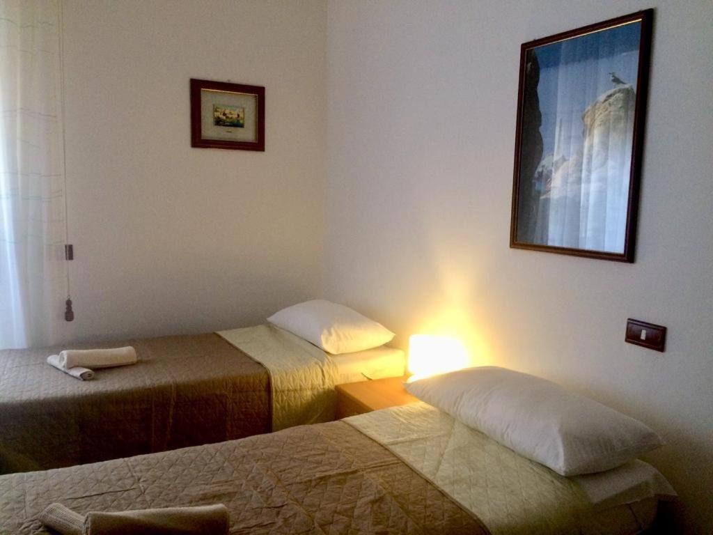 A Due Passi Hotel La Maddalena  Exterior photo