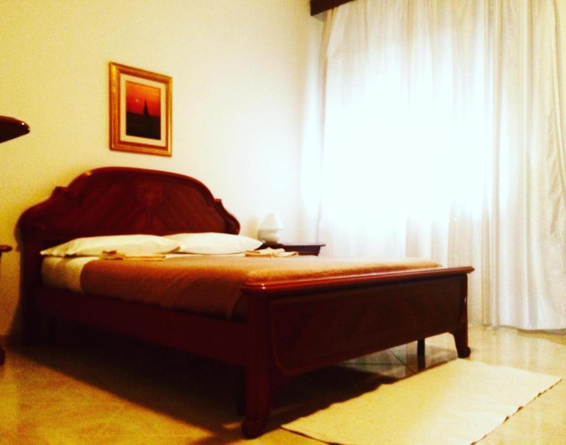 A Due Passi Hotel La Maddalena  Exterior photo